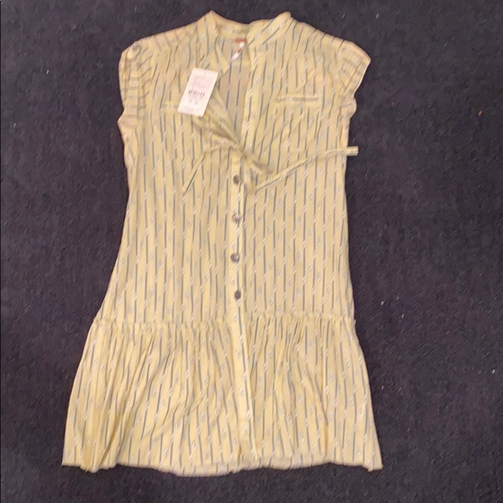 Lightweight tunic style cap sleeve button down